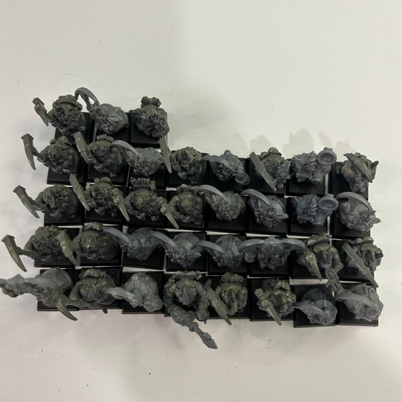 Warhammer Fantasy Dwarf Miners Lot of 35 Full Command Plastic Assembled - Picture 2 of 2